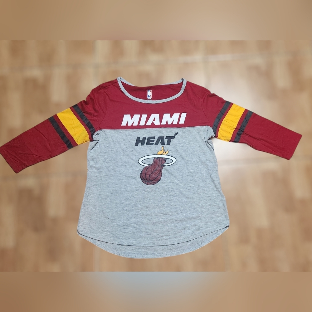 Women XL Miami Heat Shirt